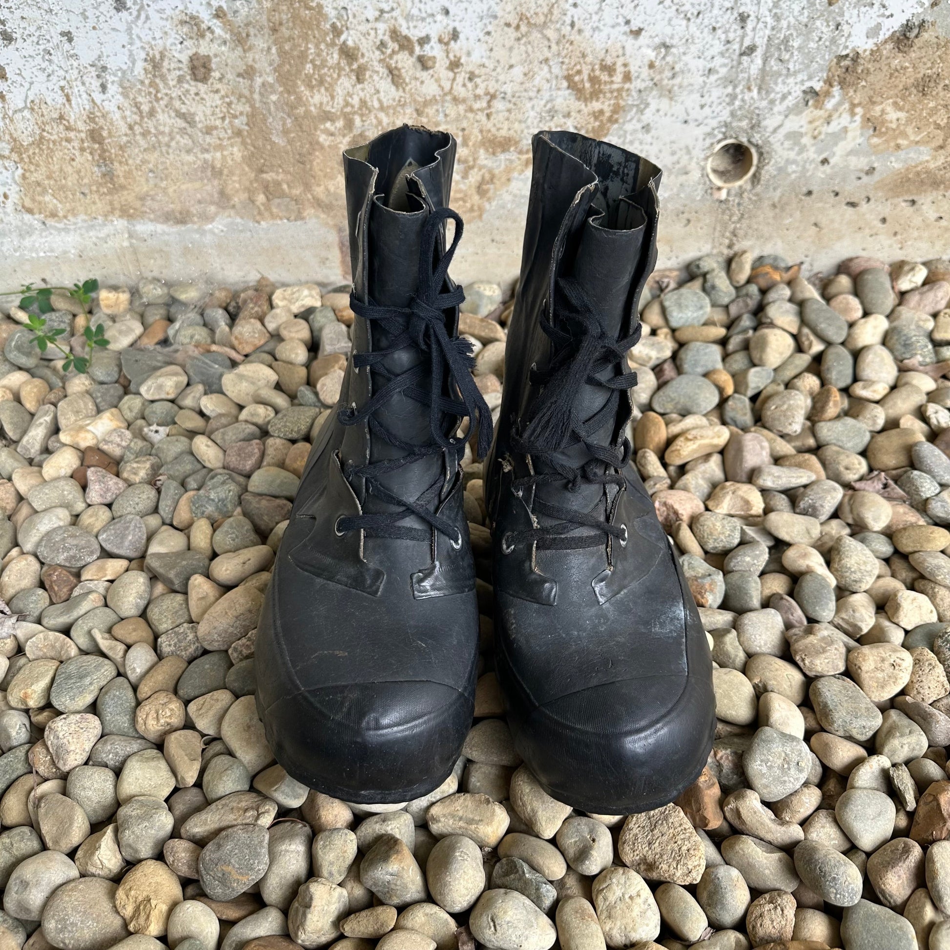 Vintage Military ‘Bunny Boots’ 8XW   269archive