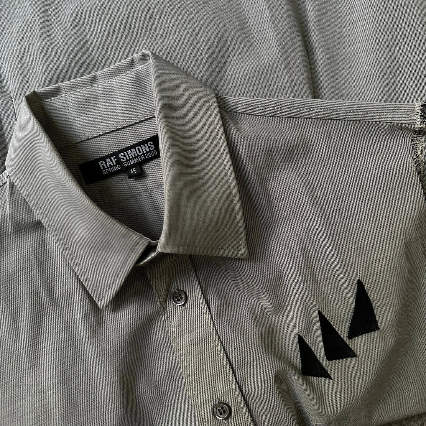 SS05 Raf Simons “History of the World” Cut-Off Shirt - 269archive